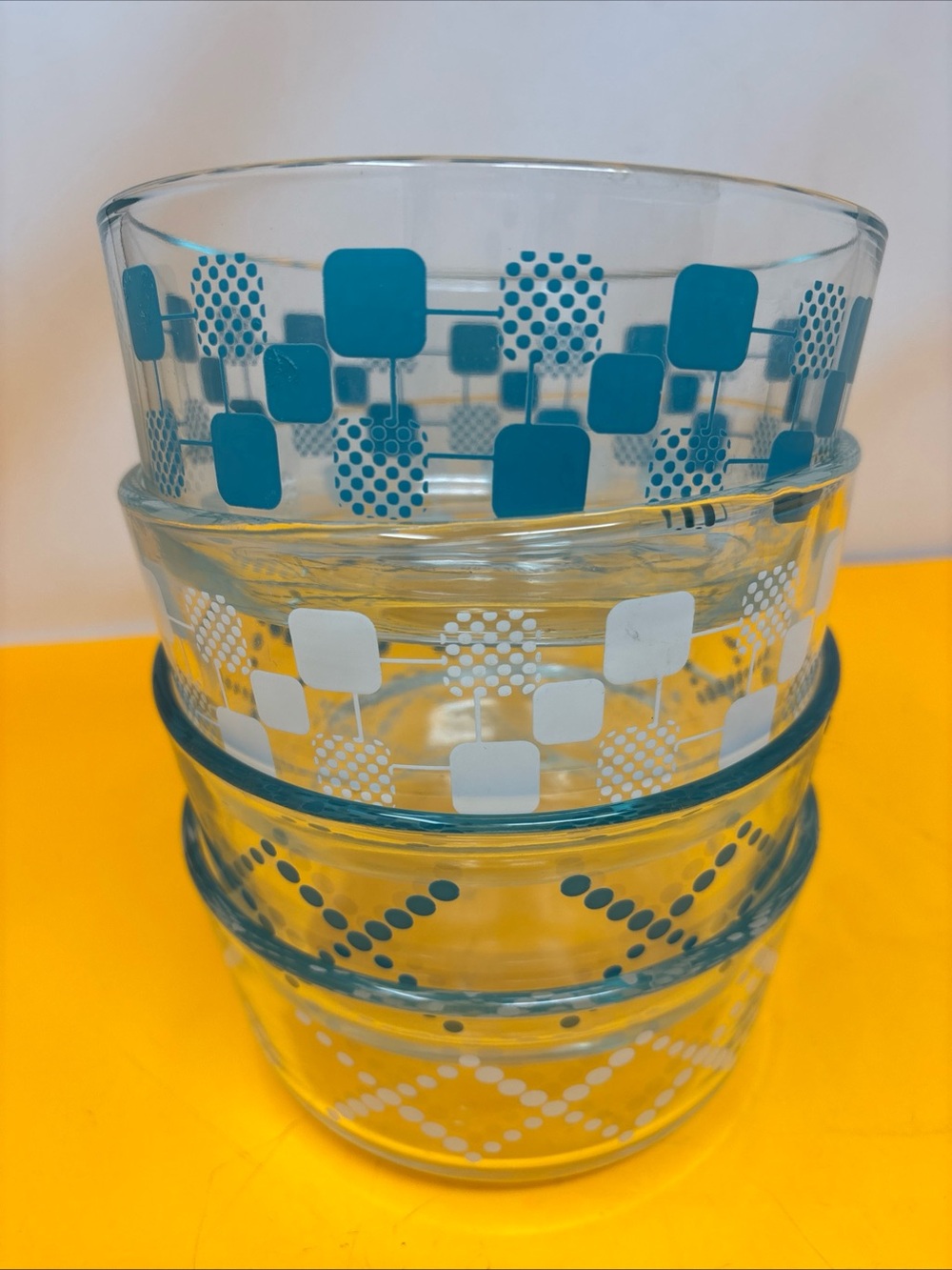 4 pc Stack of Vintage PYREX Glass Bowls with Blue and White Geometric Print used